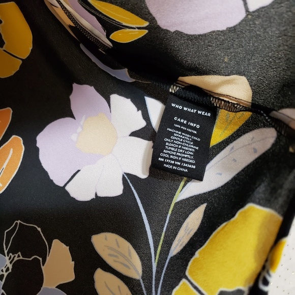 Floral Sleeveless Mock Neck Blouse *NWT* - Picture 6 of 7